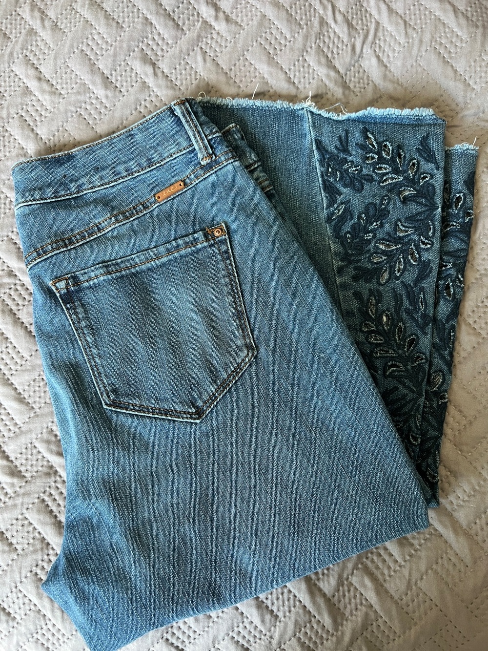 INC floral bootleg jeans
Like new! Size 10